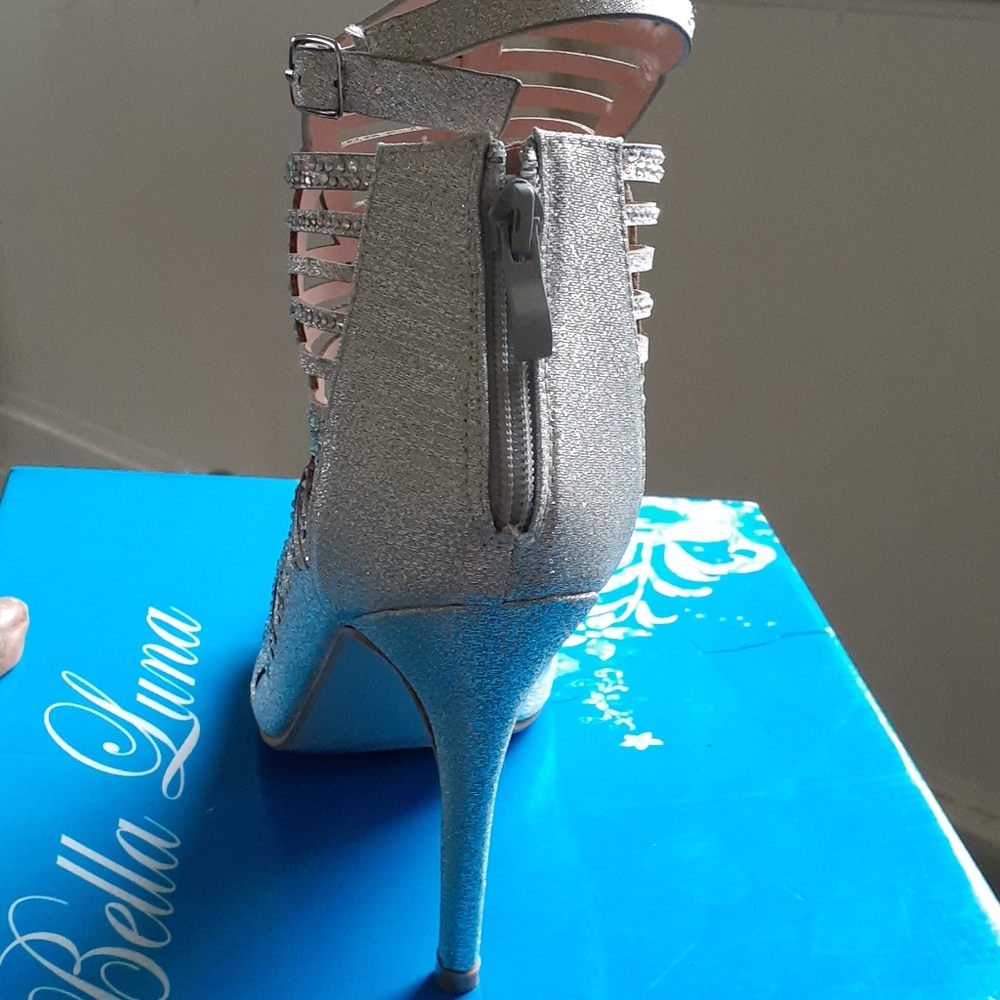 Shoes - Picture 5 of 5